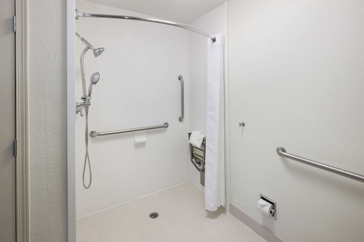 Room 13 of 28