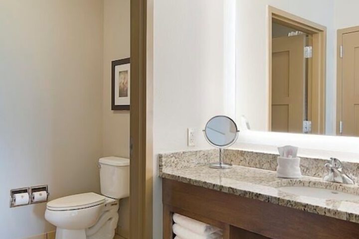 Clubhouse Hotel & Suites Pierre