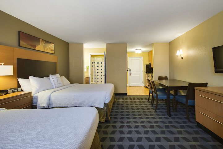 Room 13 of 32