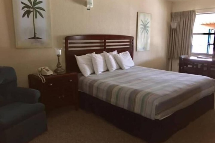 Room 10 of 15