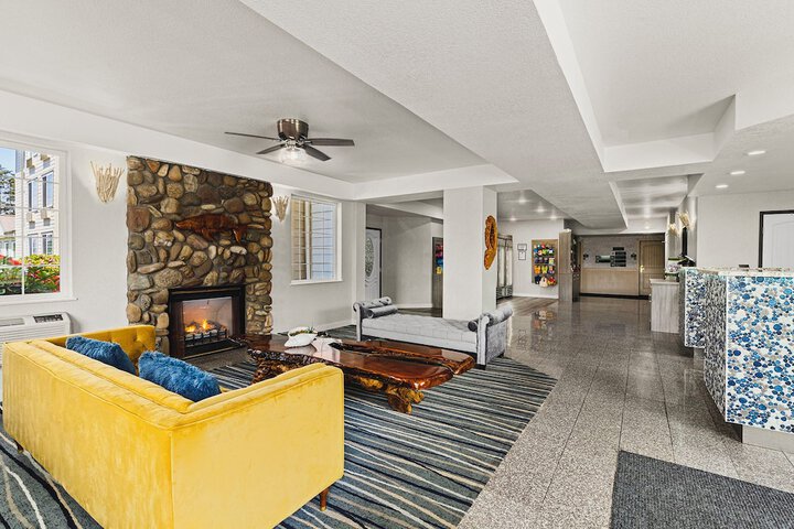 The Ashley Inn & Suites