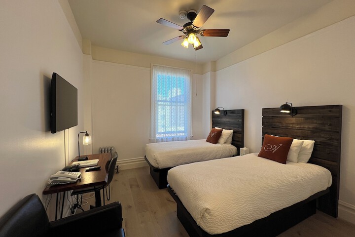 Room 8 of 41