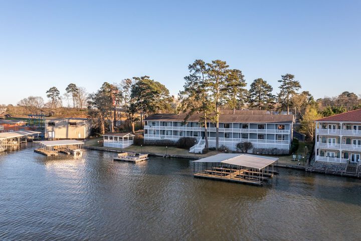 The Hamilton - Lakefront & Studio Suites Hot Springs