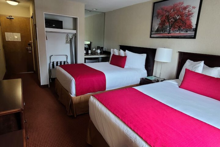 Room 17 of 28