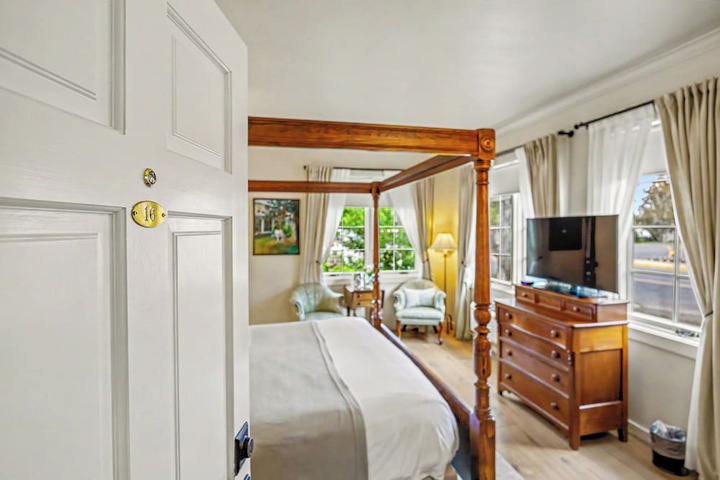 McCully House Inn