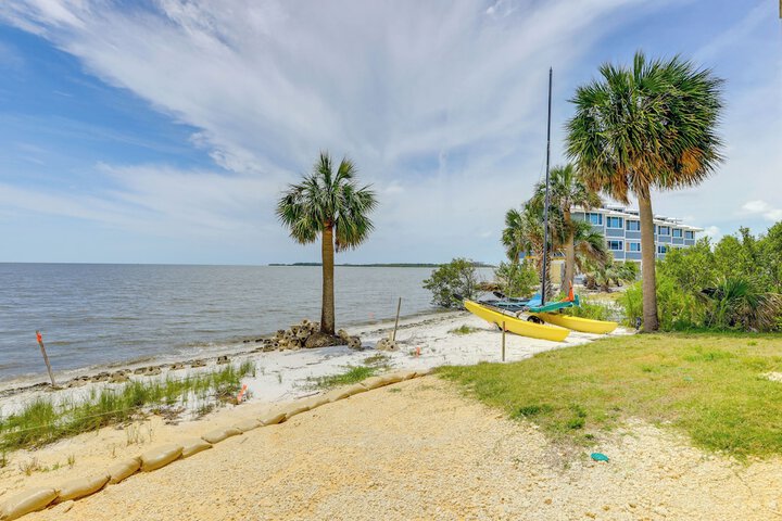 Walkable Beachfront Retreat on Cedar Key!