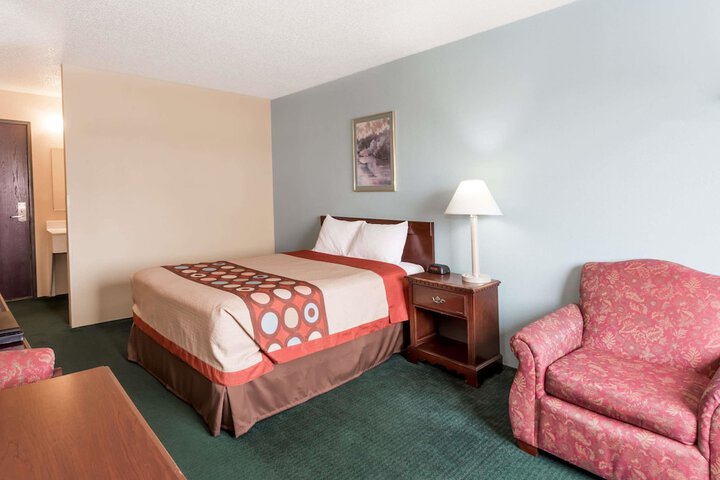 Room 13 of 20