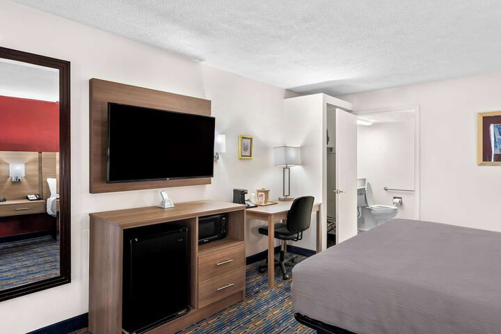Room 25 of 41