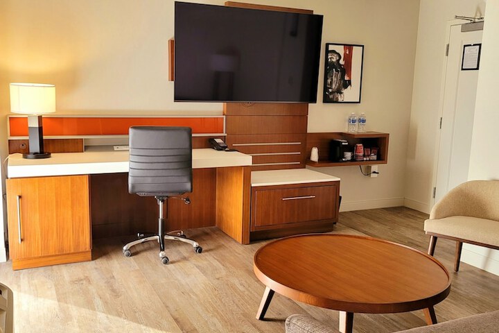 Room 14 of 33