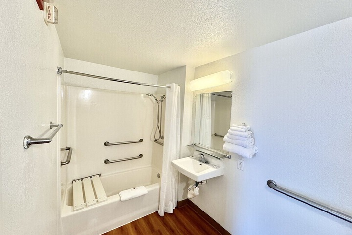 Studio 6 Suites – Bellflower Ca - Los Angeles