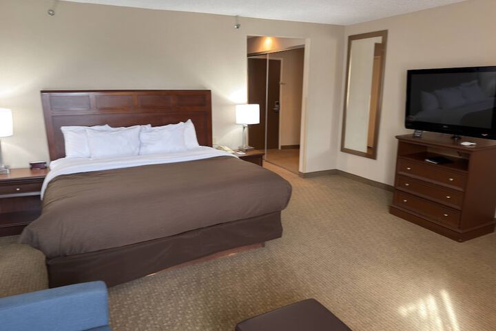 Wingate by Wyndham Utica