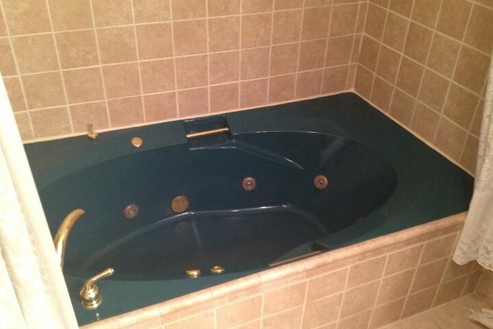 Hot Tub 26 of 26