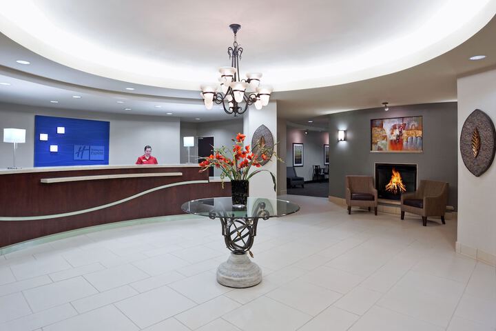 HOLIDAY INN EXPRESS & SUITES ZANESVILLE NORTH by IHG