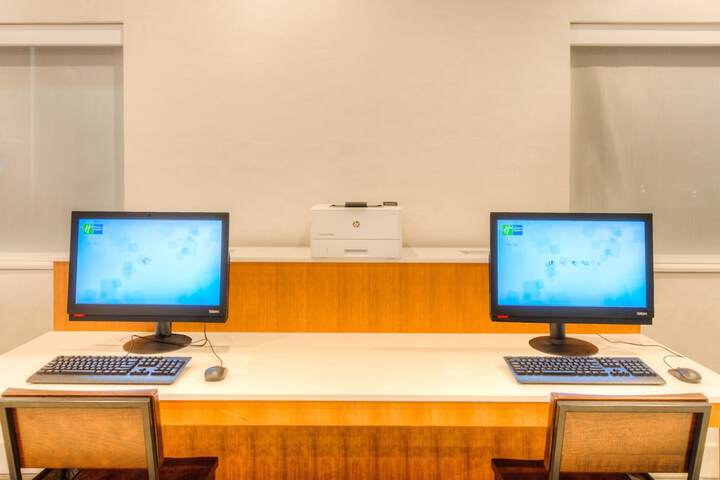 Holiday Inn Express Newberg - Wine Country by IHG