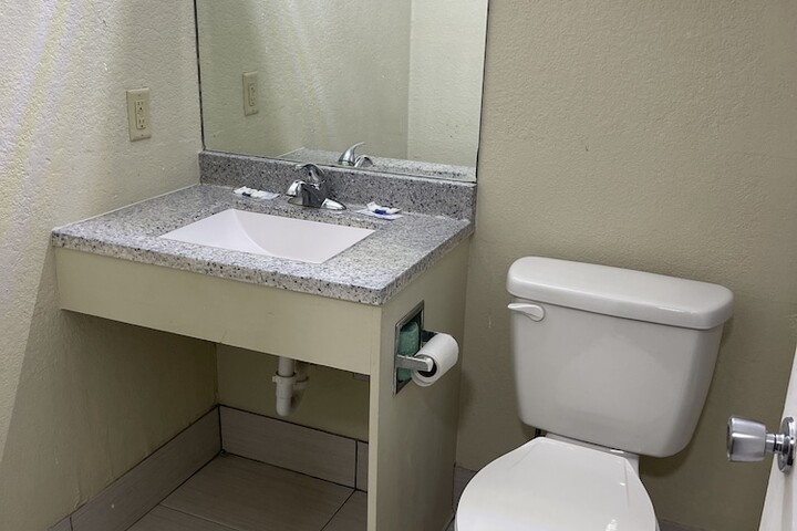 Room 13 of 21