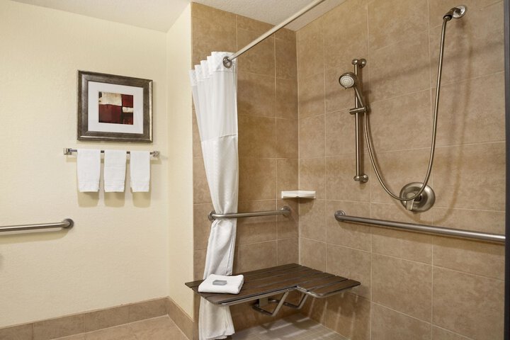 Room 18 of 28
