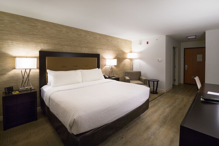 Holiday Inn Bloomington-Airport by IHG