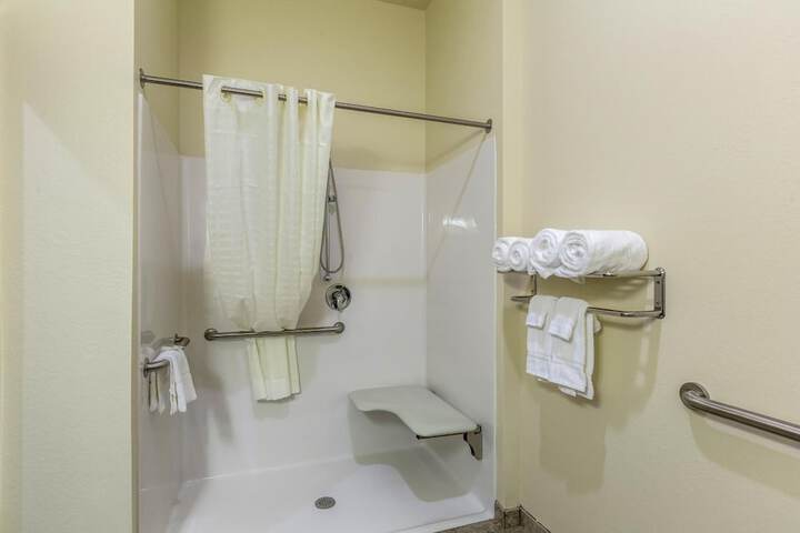 Cobblestone Inn & Suites - Fairfield Bay