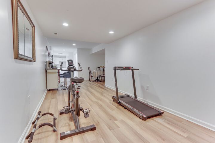 Cozy Inwood Apartment: History Hiking & Wine!