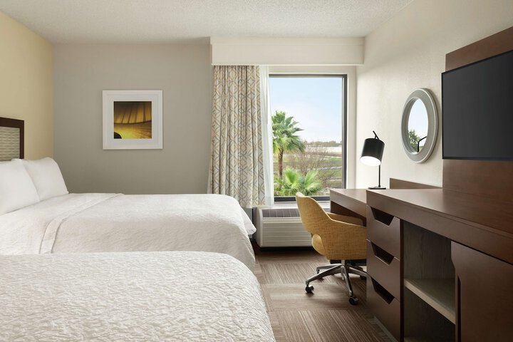 Room 9 of 38