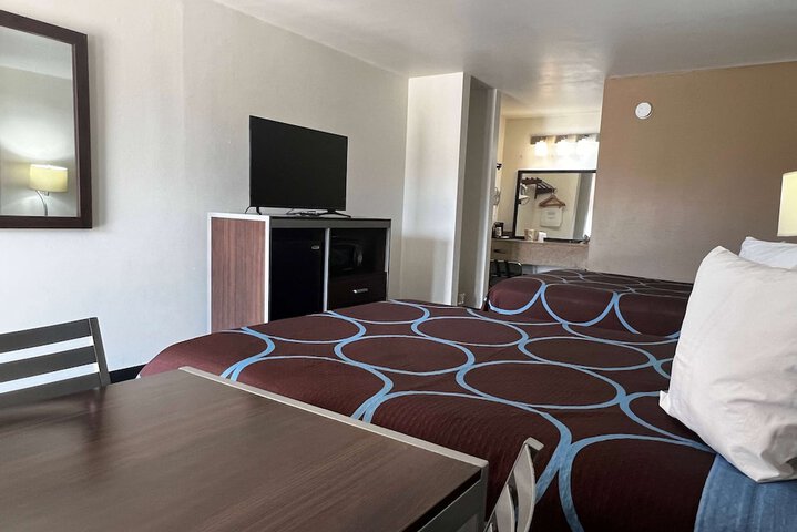 Super 8 by Wyndham Slidell