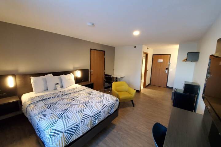 Motel 6 Kewanee IL