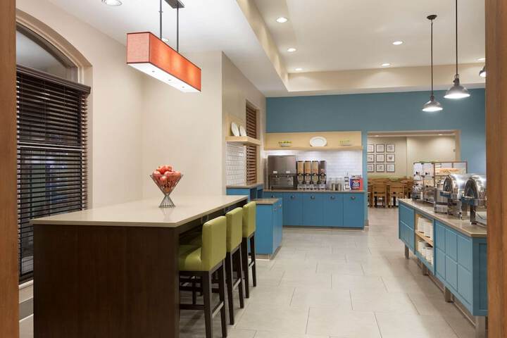 Country Inn & Suites by Radisson Bloomington at Mall of America, MN