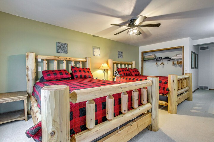 Door County Townhome: Pool Access 1 Mi to Beach!