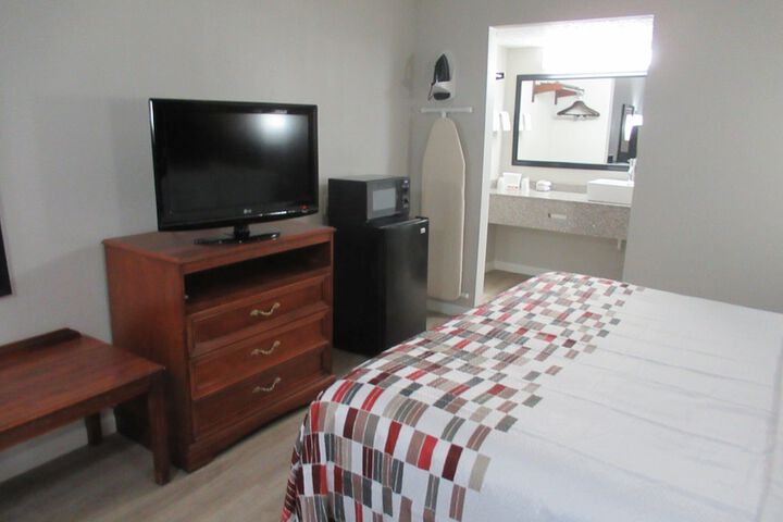 Room 8 of 17