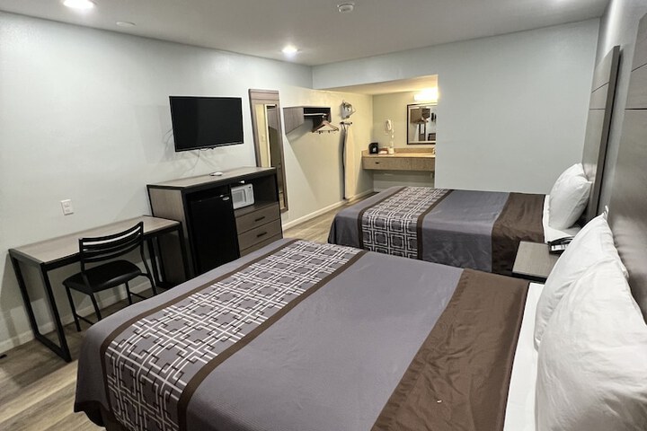 Room 32 of 70