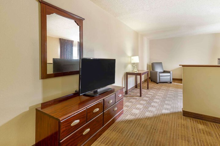 Room 30 of 38