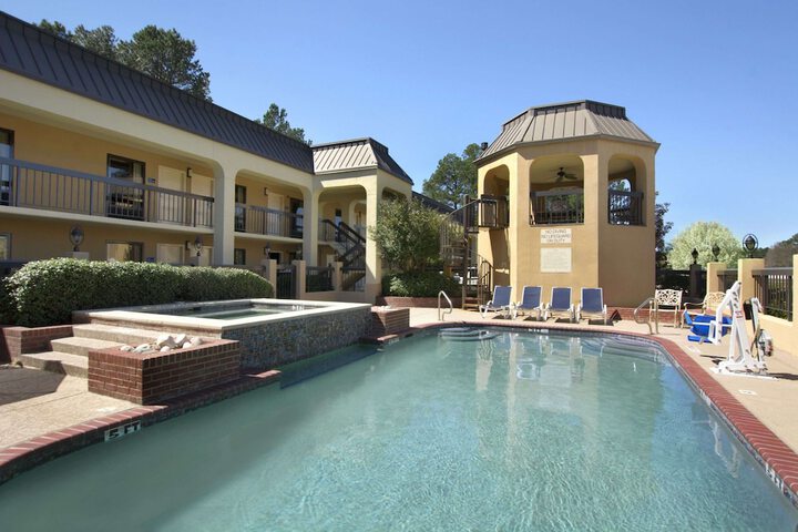 Pool 4 of 25