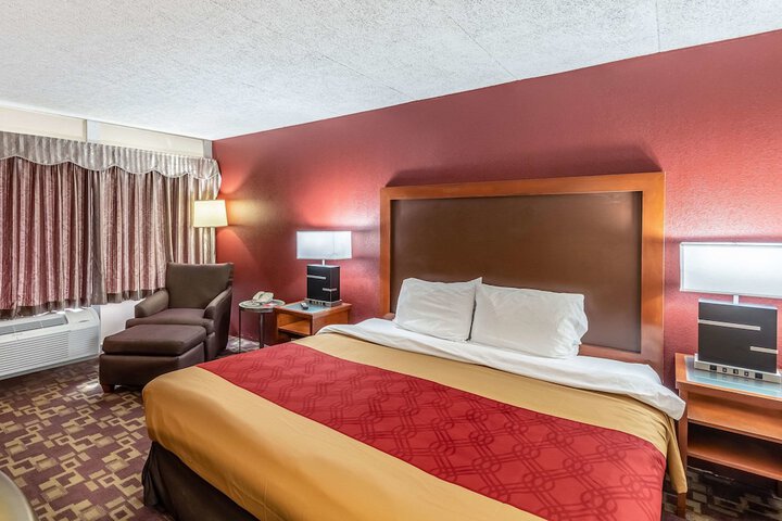 Room 10 of 33