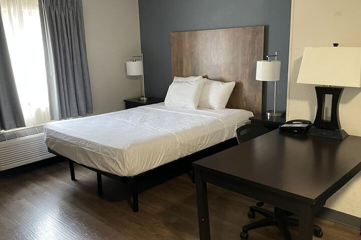 Room 11 of 18