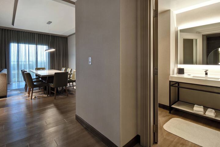 Room 62 of 103
