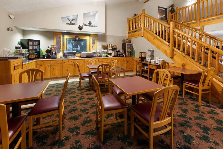 Shell Lake Lodge a Travelodge by Wyndham
