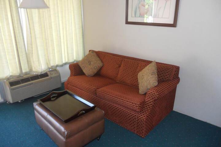 Room 11 of 28