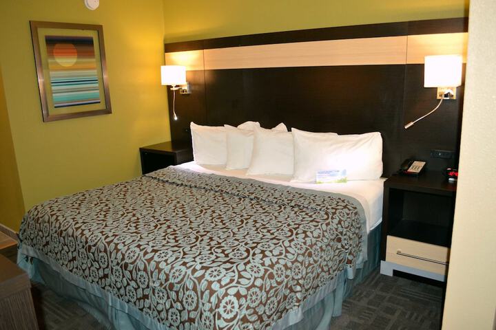 Room 32 of 61