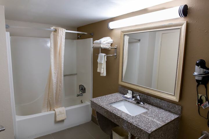 Room 7 of 11