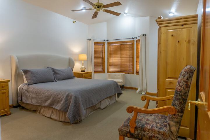 Family Vacation heated in / out Pool Tubing & Ice Skating 719 3 Bedroom Townhouse by RedAwning