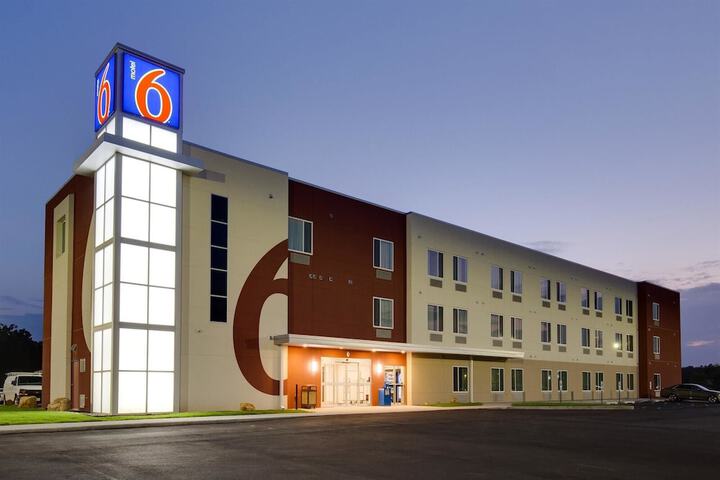 Motel 6 Poplar Bluff MO