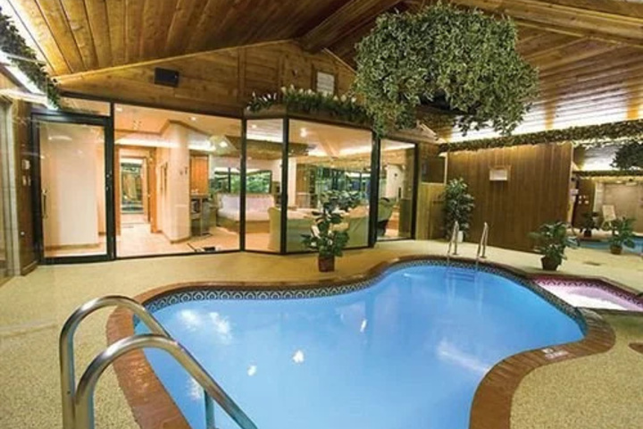 Sybaris Pool Suites Northbrook Adults Only