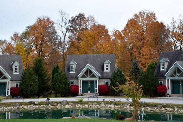 Spruce Hill Inn and Cottages