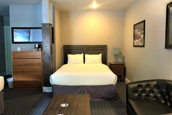 Blue Elk Inn
