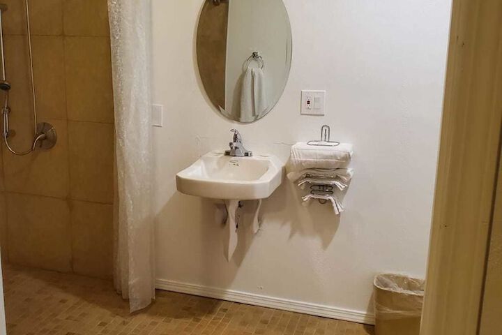 Room 10 of 12