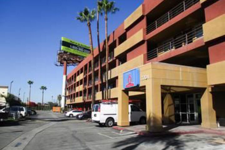 Budget Inn & Suites Commerce