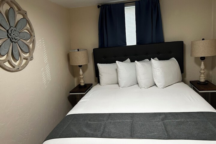 Lamplighter Cabins & Suites