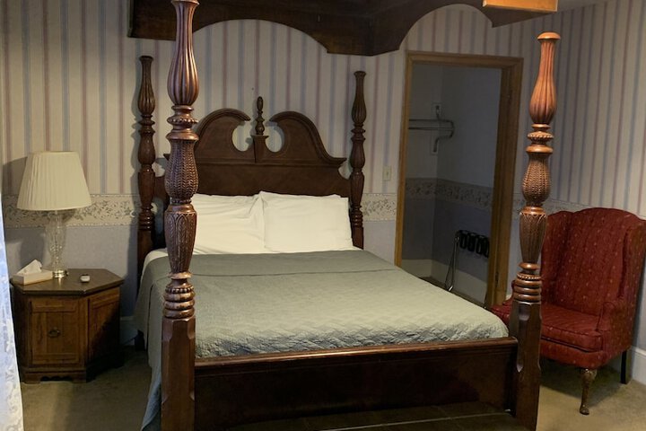 Room 12 of 37