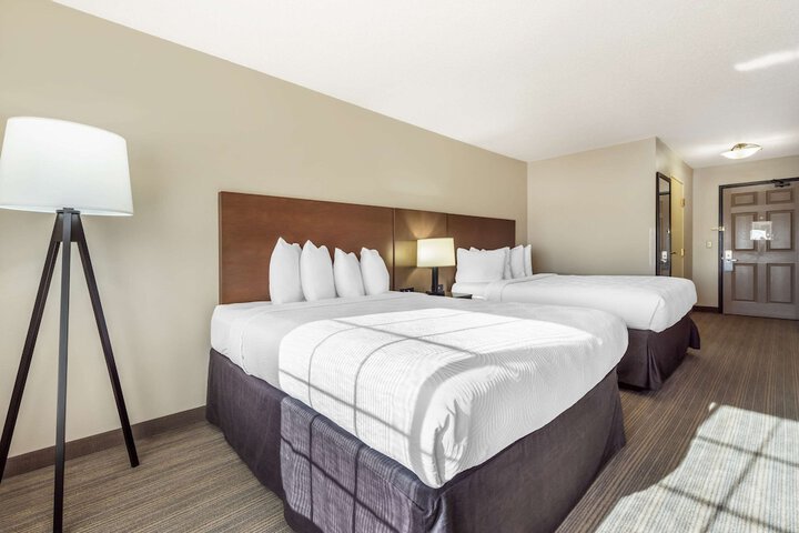 Country Inn & Suites by Radisson Watertown, SD