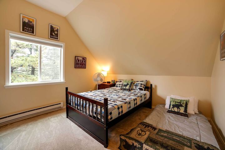 mountain Haven w / Deck + Pikes Peak Views!